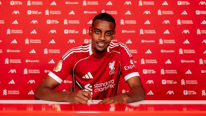 Isak bids emotional farewell to Newcastle after £125m Liverpool move