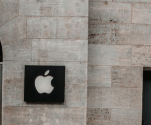 Apple Says EU Law Delays iPhone Features, Raises Security Risks