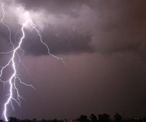 Lightning strike k!lls 2 in Kano