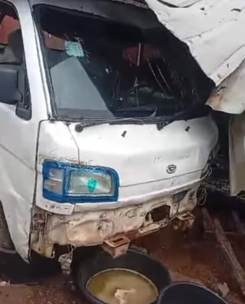 Four Food Vendors Injured As Vehicle Crashes Into Roadside Eatery In Benue