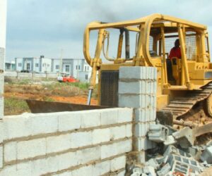 FCTA Demolishes 35 Illegal Structures At Abuja’s River Park Estate