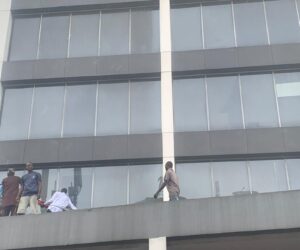 BREAKING: Fire Guts Six-Storey Afriland Tower On Lagos Island, Occupants Evacuated