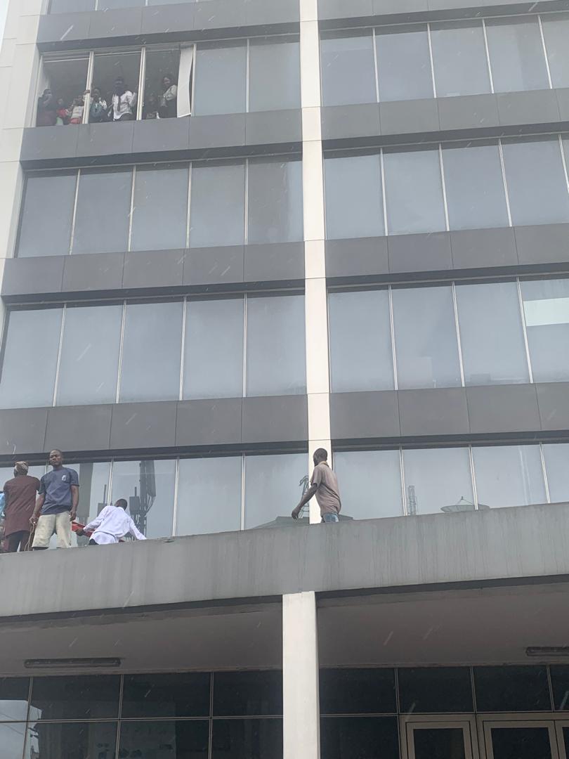 BREAKING: Fire Guts Six-Storey Afriland Tower On Lagos Island, Occupants Evacuated
