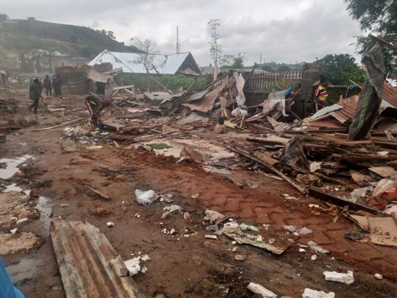 Lagos govt demolishes illegal shanties, car wash in Lekki