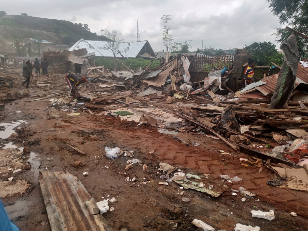 Lagos govt demolishes illegal shanties, car wash in Lekki