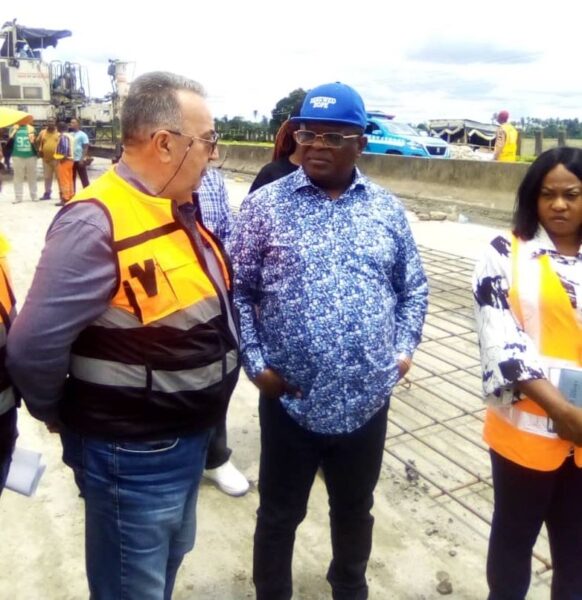 Umahi Gives December 15 Deadline for Completion of Eleme–Onne Road, Warns Contractor