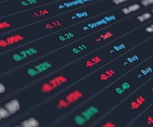 Comparing investment apps in South Africa (2025)
