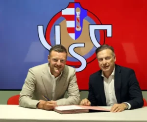 Jamie Vardy picks no.10 shirt at Cremonese