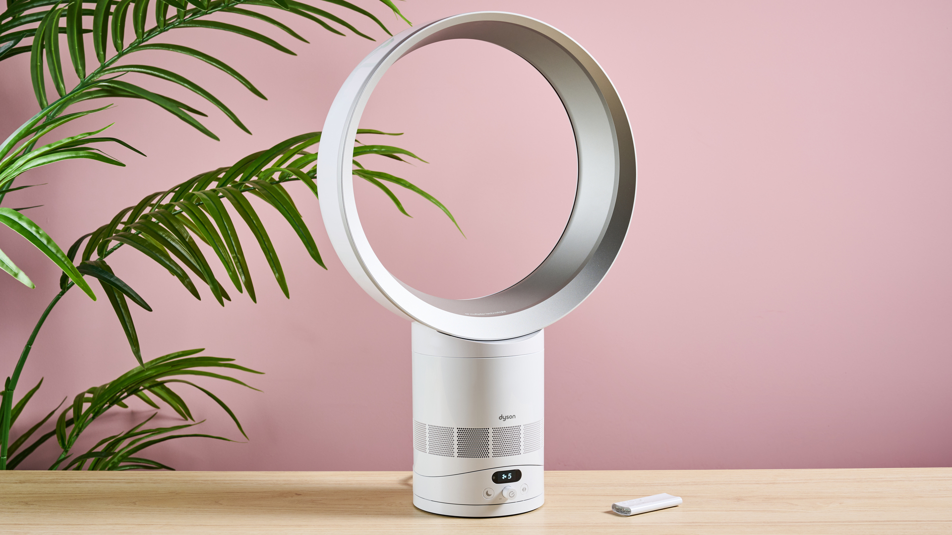 ‘It drags air in from the rest of the room’: Dyson engineer explains what makes its bladeless fans so powerful