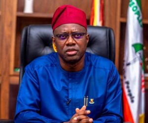 BREAKING: Olubadan: Makinde presents staff, certificate of office to Ladoja