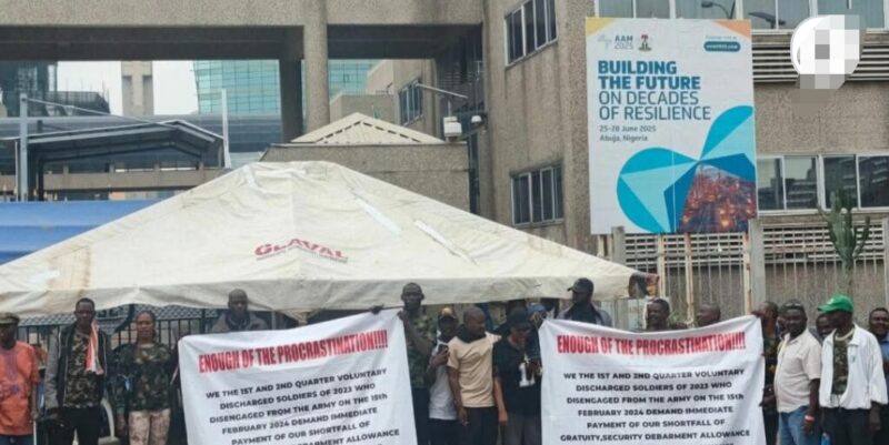 Military Pensioners Barricade Gate Of Finance Ministry In Abuja, Demand Benefits