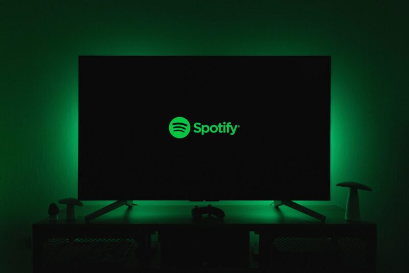 Spotify Free Users Can Now Search, Play, and Share Any Song
