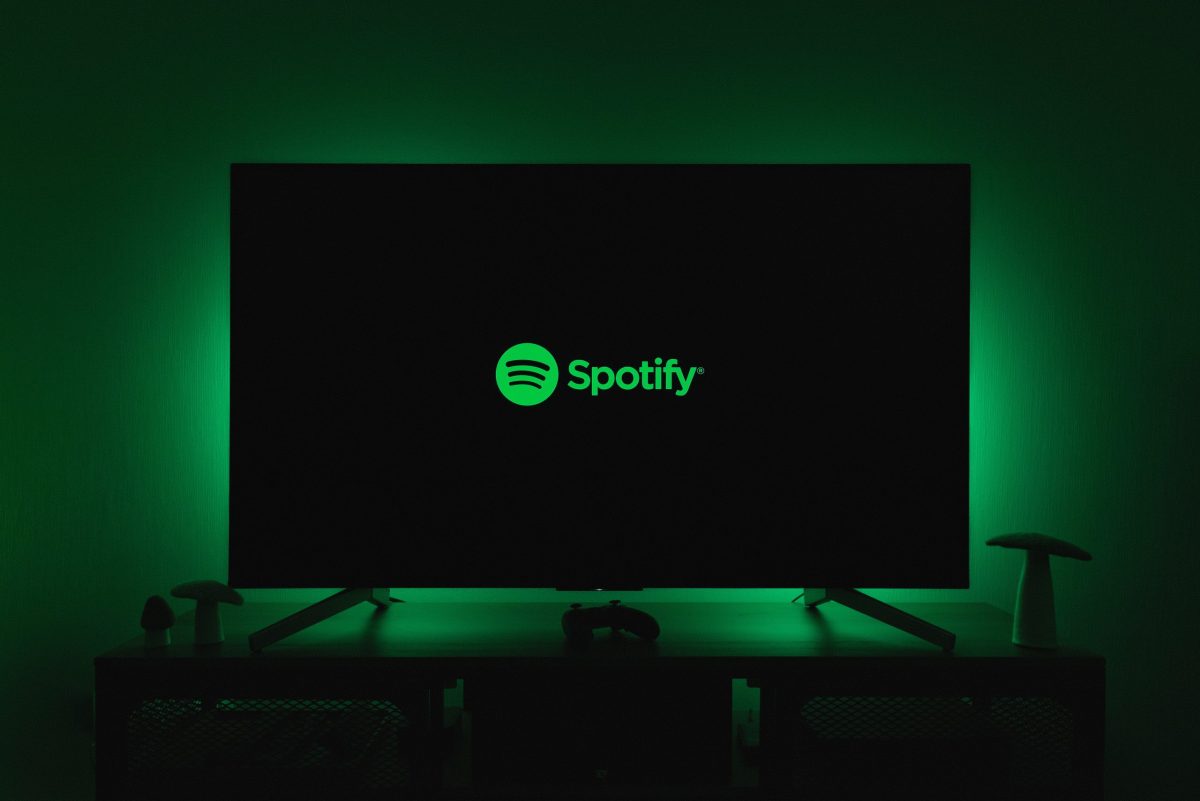Spotify Free Users Can Now Search, Play, and Share Any Song