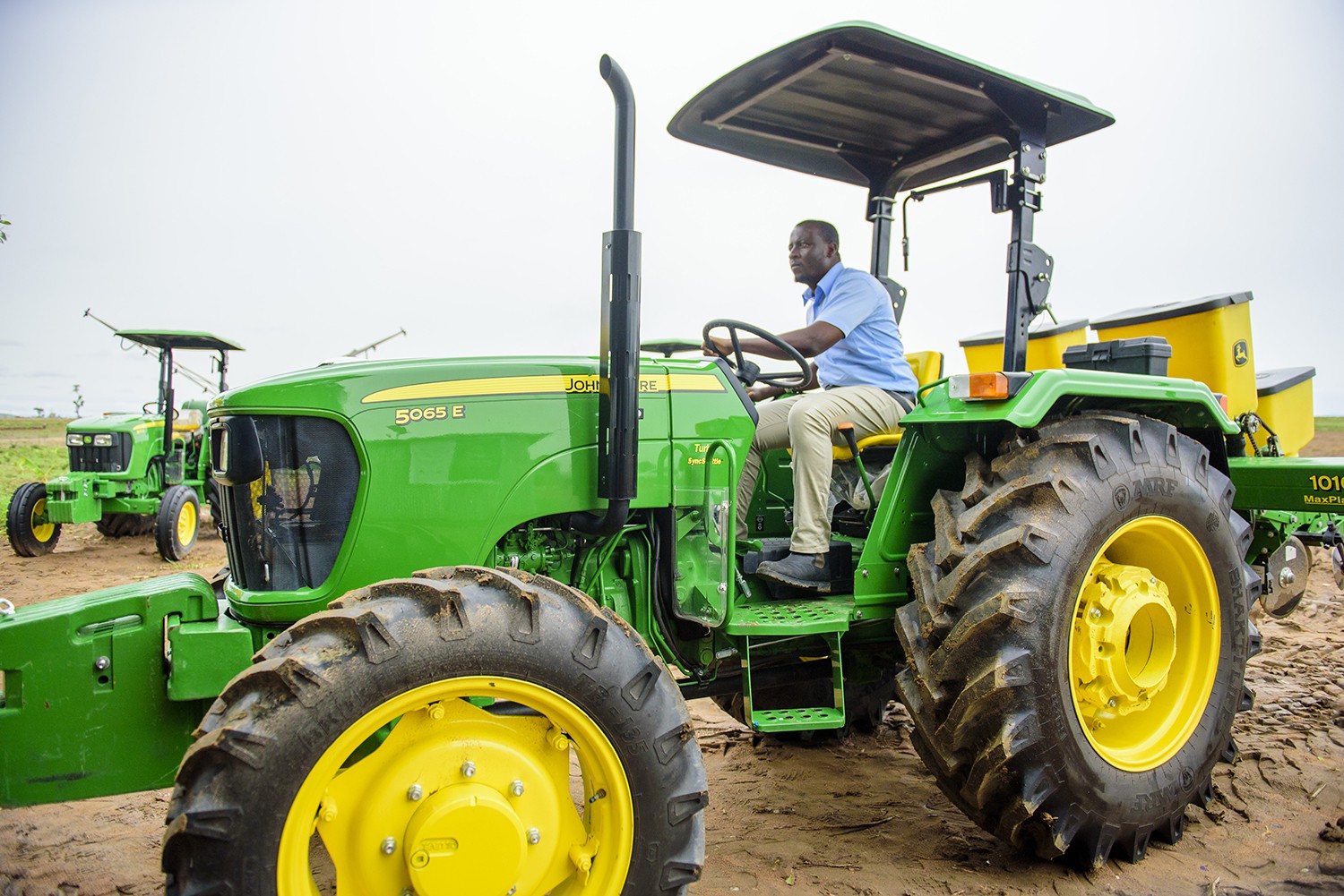 FG Trains 300 Tractor Operators, Mechanics To Address Food Shortage