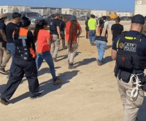 US detains hundreds of South Koreans in factory immigration raid