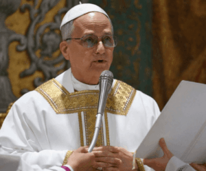 Pope seeks diplomatic solution to Gaza crisis, demands inviolable human dignity