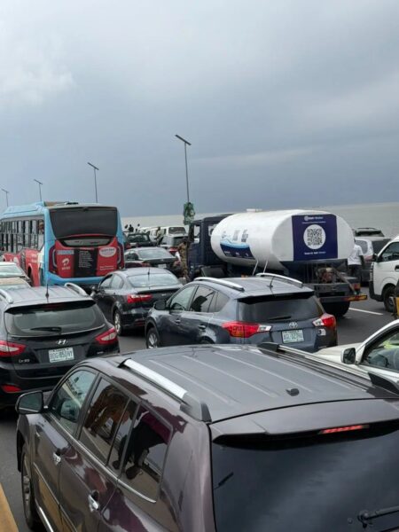 Police Intervene As Oworonshoki Residents Block Third Mainland Bridge Over House Demolitions By Lagos Govt.