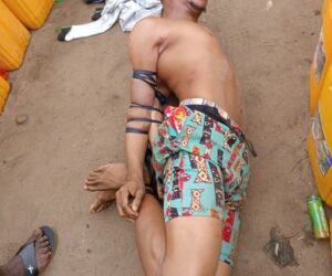 Suspected palm oil thief nabbed and tied up at Akwa Ibom market