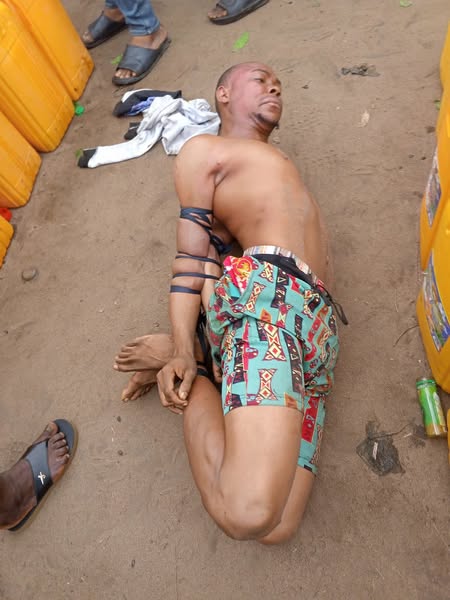 Suspected palm oil thief nabbed and tied up at Akwa Ibom market