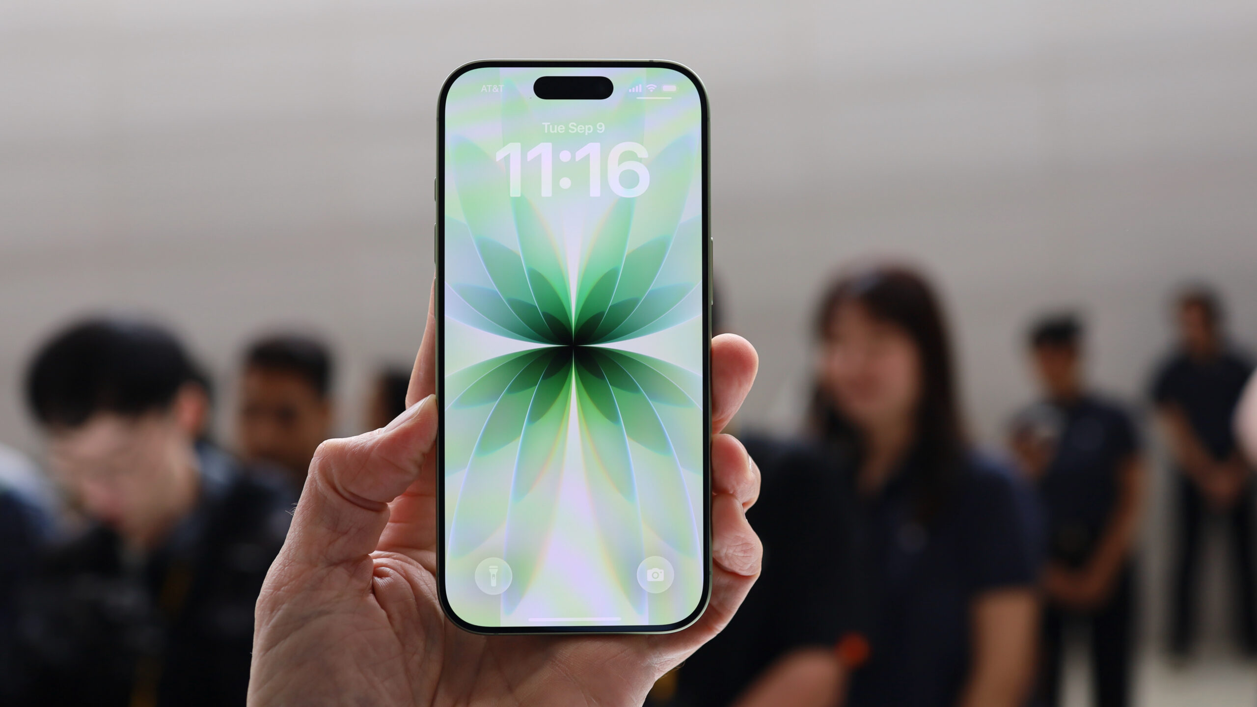 Some early iPhone 17 users are experiencing intermittent Wi-Fi problems