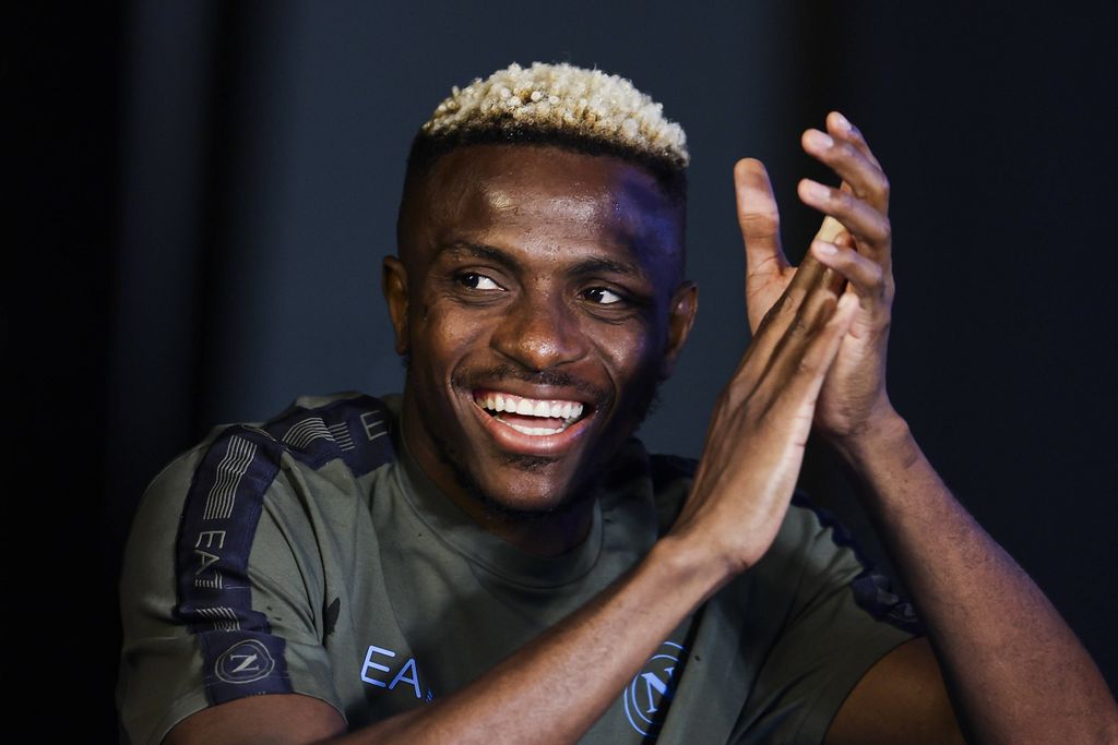 Watch: Nigeria’s Victor Osimhen links up with Manchester United legend in Istanbul night out
