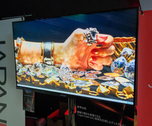 Light Field monitor makes on-screen objects shine differently depending on the viewing angle