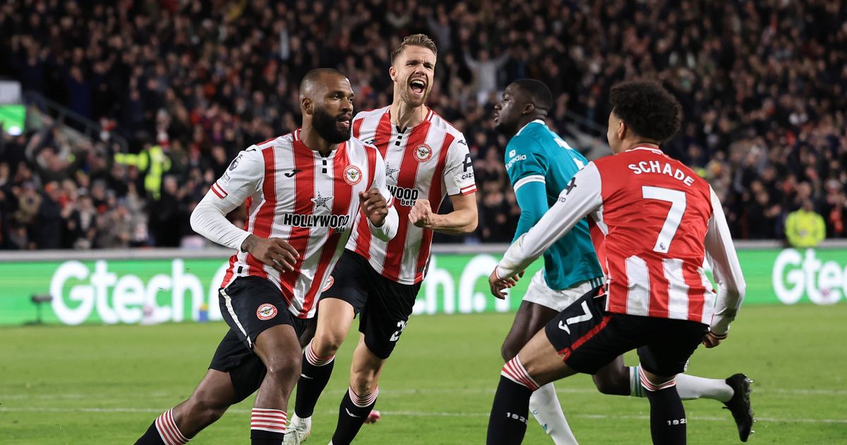 Liverpool suffer fourth consecutive Premier League defeat