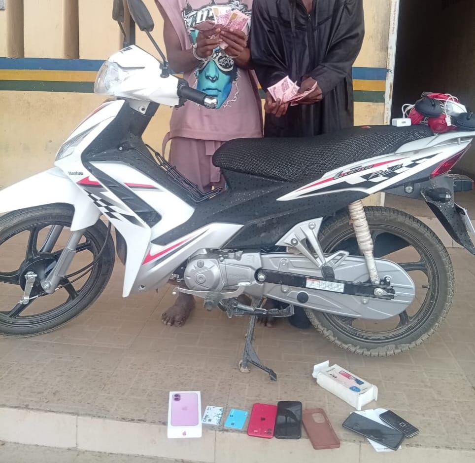 Police arrest two suspects fleeing robbery scene in Niger