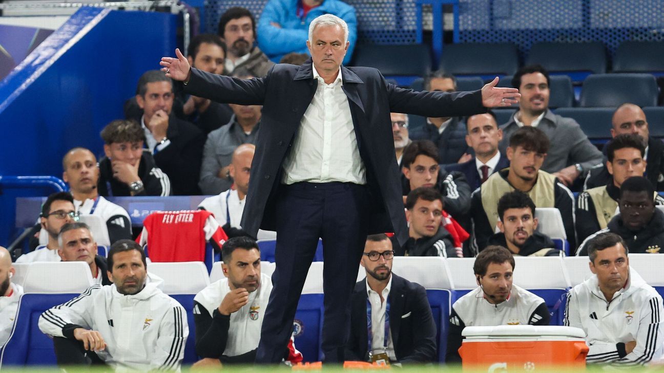 Jose Mourinho gets hero’s welcome at Chelsea despite loss