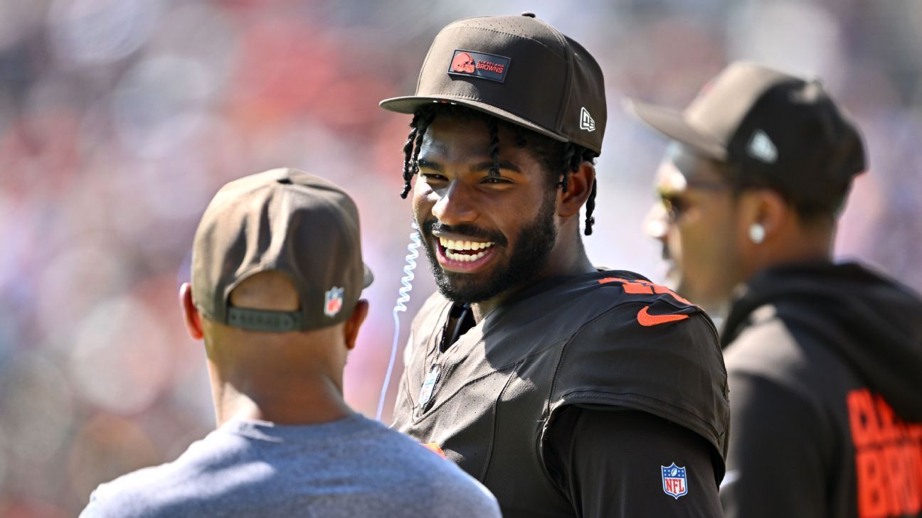 Shedeur Sanders pantomimes answers to Browns QB questions