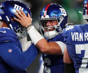 Giants turn tables on Eagles with complete home victory