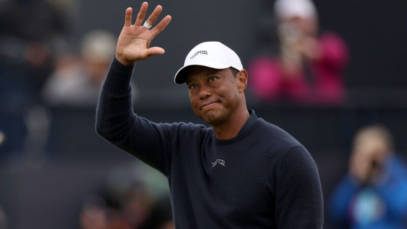 Tiger Woods undergoes lumbar disk replacement surgery