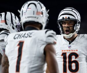 Flacco finds vintage form as Bengals win battle of 40-something QBs