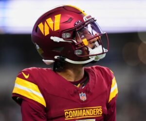 Jayden Daniels exits Commanders’ loss; MRI on hamstring next