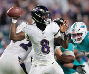 Lamar Jackson returns in style as Ravens rout Dolphins