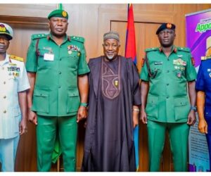 Defence Minister Hosts New Service Chiefs