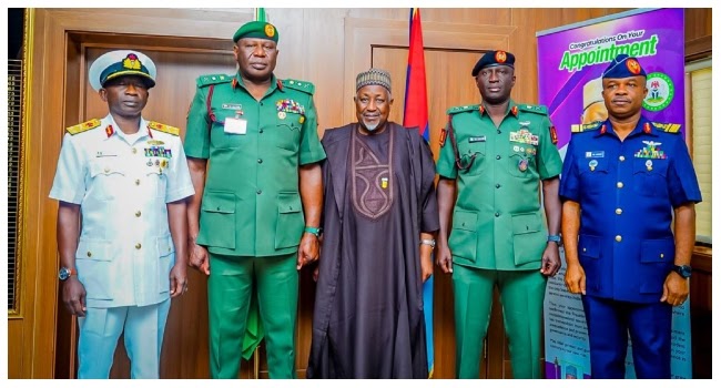 Defence Minister Hosts New Service Chiefs