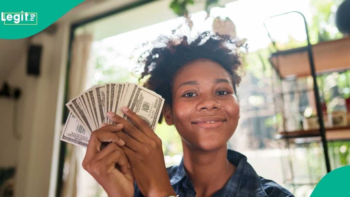 Naira Under Pressure? Dollar Inflow into NFEM Falls to $3.2 Billion Amid External Reserves Gain