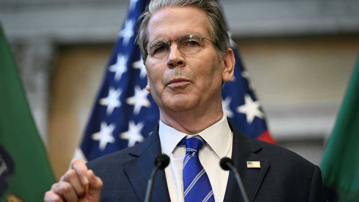 Asia stocks rise as traders weigh China-US row, rate cut hopes