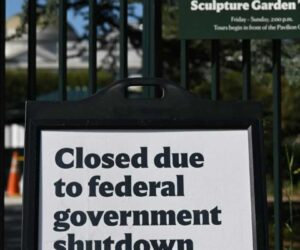 US federal workers apply for loans as shutdown hits military morale