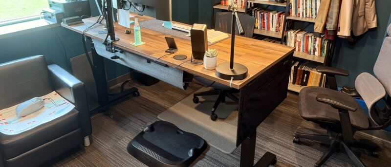 Uplift V3 Standing Desk review
