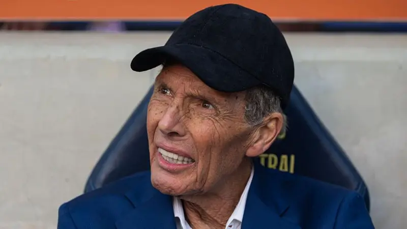 Boca Juniors manager Russo d!es