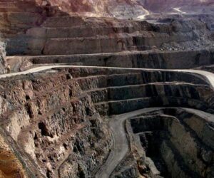 Gold falls again as rally comes to halt, Asian markets drop