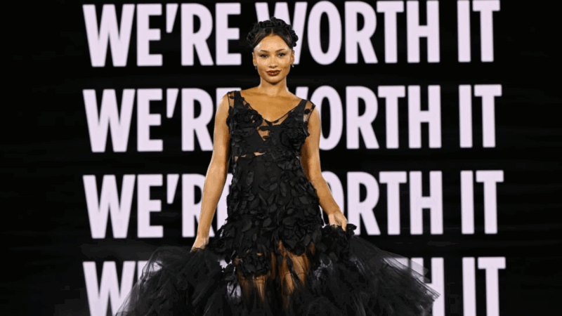Temi Otedola Shines in All Black at Le Défilé L'Oréal Paris Runway