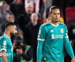 Liverpool: Wayne Rooney says Virgil van Dijk and Mohamed Salah have not shown leadership during struggles