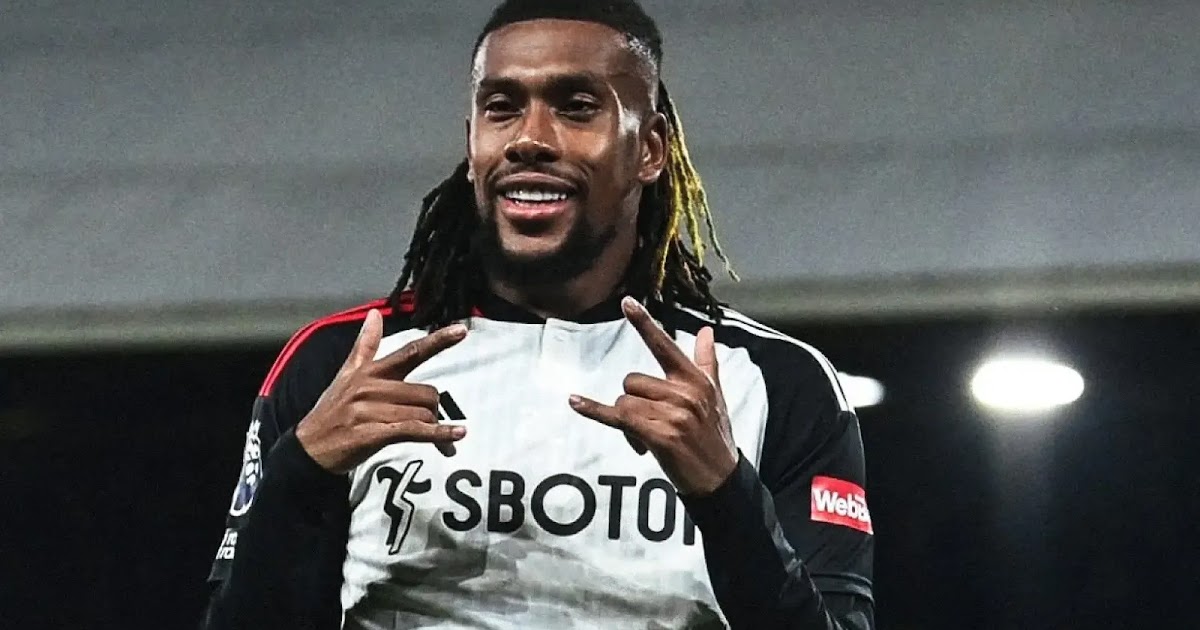 EPL: Alex Iwobi celebrates 300th appearance