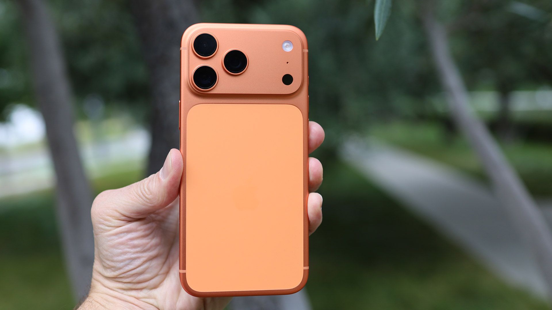 It’s official – the iPhone 17 Pro Max is a battery life king, but the iPhone 17 lags behind its Samsung and Google rivals