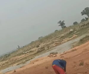 Netizen Raises Alarm Over Broad Daylight Theft Of Fibre Optic Cables Along Kaduna Highway