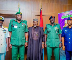 Defence minister receives newly appointed CDS, service chiefs 
