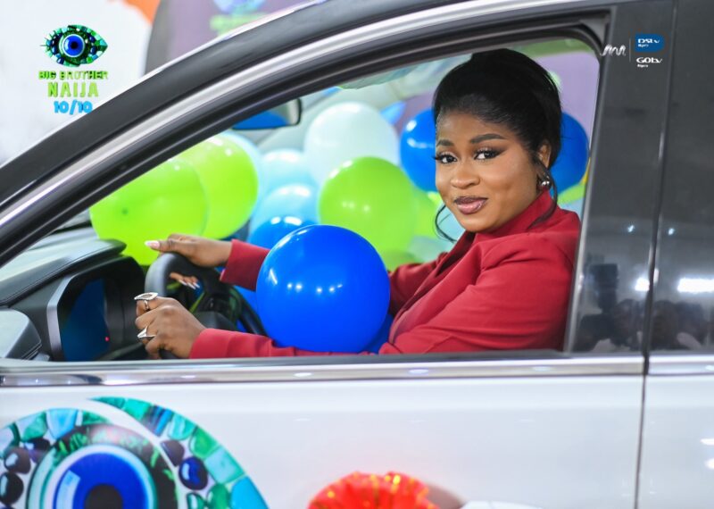 Imisi receives SUV, N80 million, other prizes (PHOTOS)